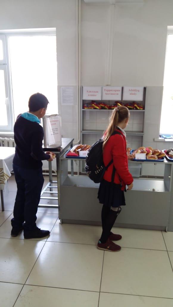 Жамбыл атындағы гимназия асханасында аптасына бір рет  "Адалдық алаңы" ұйымдастырылды.