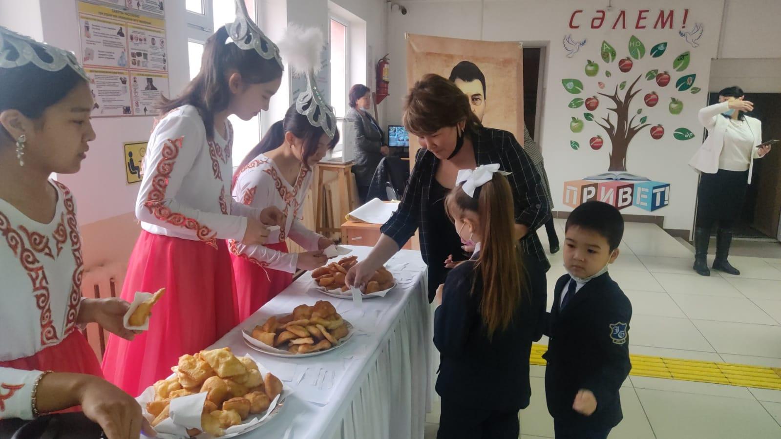 Жамбыл атындағы гимназия қазақ тілі мен әдебиеті пән айлығының ашылу салтанаты өтті.